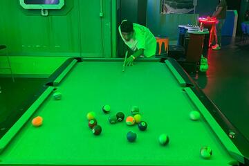 Am Billardtisch