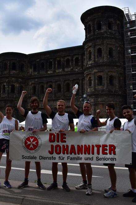 Jubeln vor der Porta Nigra