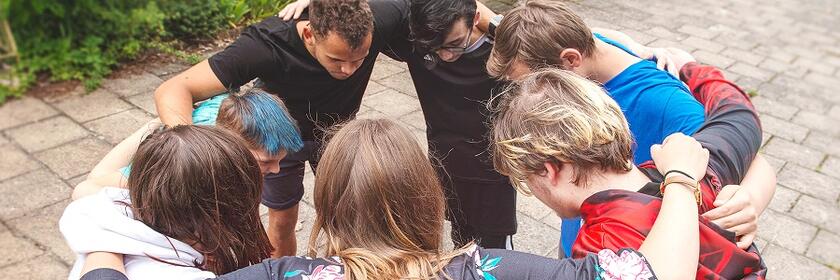 In der Gruppe erleben die Jugendlichen Zusammenhalt und gegenseitige Unterstützung.