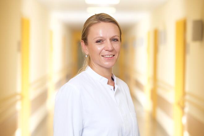 Dr. Frackowiak, Oberärztin für Neurologie Fachärztin für Neurologie