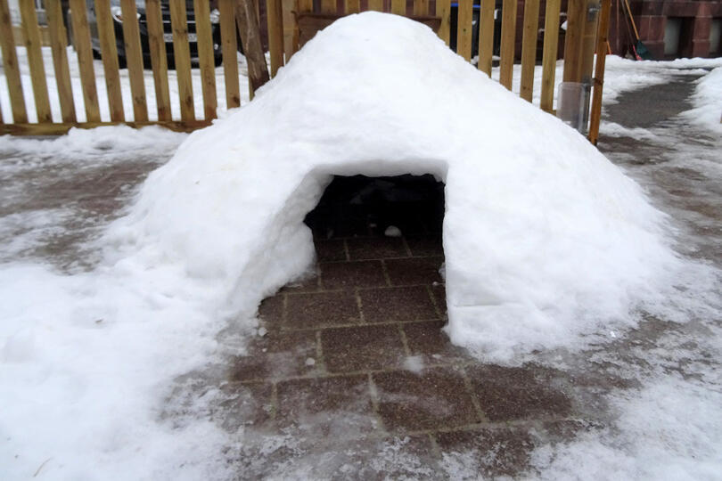 Selbstgebautes Iglu der Kita Chamäleon
