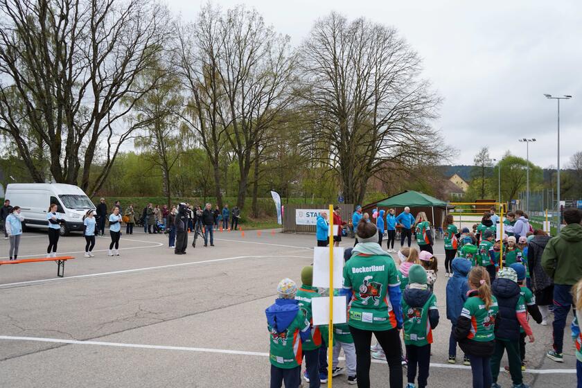 Kinder vor dem Aufwärmen