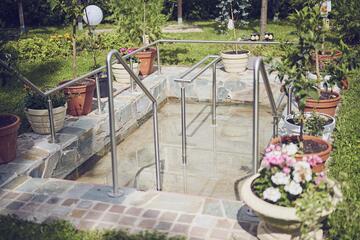 Kneippbecken im Garten des Johanniter-Haus Dietrichsroth