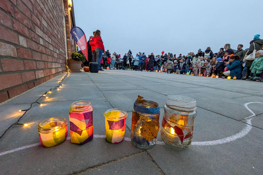 Rund 200 Gäste waren zum Lichterfest und zur nachträglichen Einweihung der Johanniter-Kita Meeresbande gekommen.