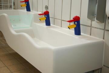 Waschraum Johanniter-Kinderkrippe an der Mittelschule in Wenzenbach