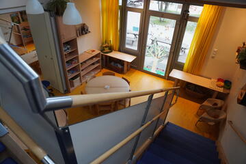 Blick von der Galerie in den Gruppenraum