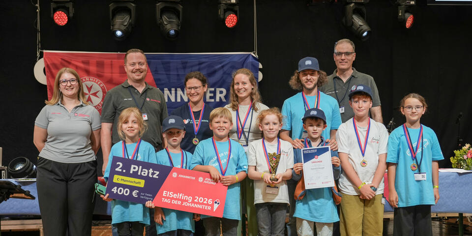 Gruppenfoto der prämierten Johanniter-Jugend C-Mannschaft beim Tag der Johanniter.