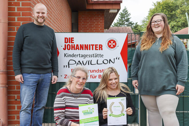Freuen sich über die Auszeichnung zum „Haus der kleinen Forscher“: Marcel Beckmann, Marion Holborn, Marleen Reppert und Kimberly Wagner (v.l.).