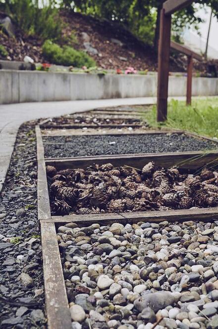 Barfußpfad im Garten 