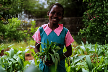 Als Johanniter WeltPate Schulgärten in Kenia unterstützen.