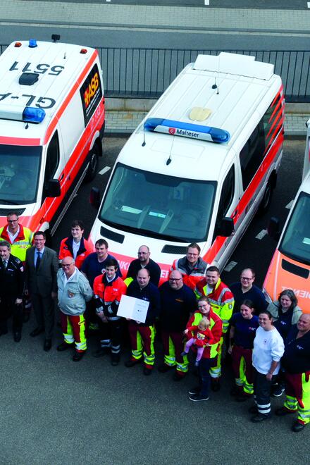 Landrat zeichnet ehrenamtliche Sanitätshelfer aus für besonderen Einsatz zu Corona-Zeiten.