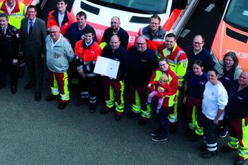 Landrat zeichnet ehrenamtliche Sanitätshelfer aus für besonderen Einsatz zu Corona-Zeiten.