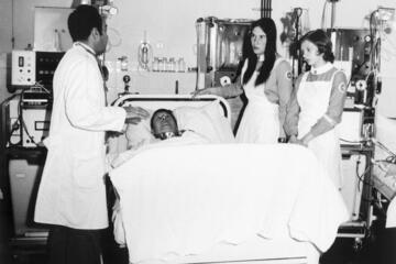 Die Ausbildung von Schwesternhelferinnen bei der Johanniter-Unfall-Hilfe im Jahr 1972.