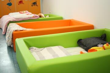 Schlafbereich Johanniter-Kinderkrippe an der Mittelschule in Wenzenbach