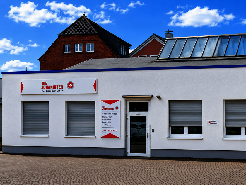 Außenansicht der Johanniter-Dienststelle Wesel in der Schermbecker Landstraße 34-36.  Das Gebäude dient als Krankentransport und ehrenamtliches Engagement.