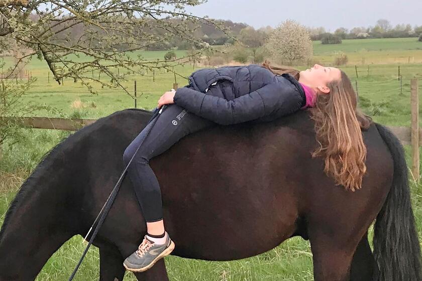 Auf dem Pferd entspannen üben und genießen