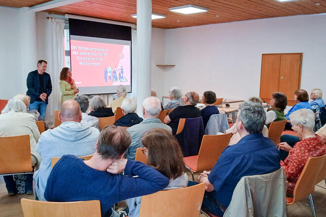 Tina Kobold vom Betreuungsverein der Johanniter-Unfall-Hilfe e.V. klärt auf Einladung des Pflegestützpunktes rund um das Thema rechtliche Vorsorge auf.