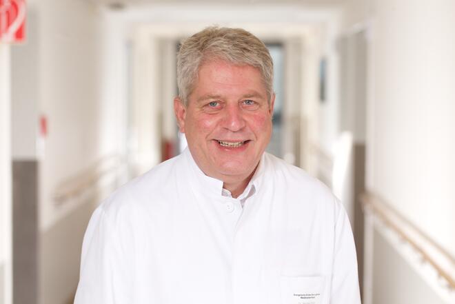 Dr. Pütz, Oberarzt Abt. Orthopädie und Unfallchirurgie im Waldkrankenhaus