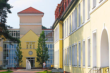 Haupteingang des Johanniter-Krankenhauses Treuenbrietzen