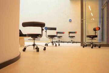 Ergonomische Rollstühle für pädagogische Fachkräfte der Johanniter-Kita Abenteuerland im Kärntner Viertel in Wiesbaden