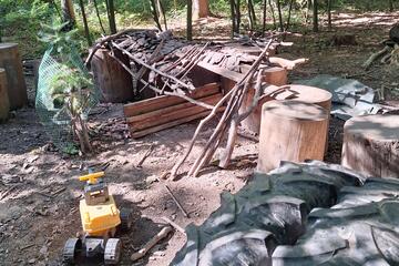 Gebaute Hütte im Kindergarten.