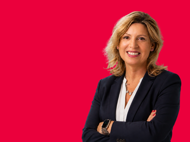 Porträtfoto Miriam Julia Feuerstein, Leitung Presse- und Öffentlichkeitsarbeit, Marketing & Kommunikation
