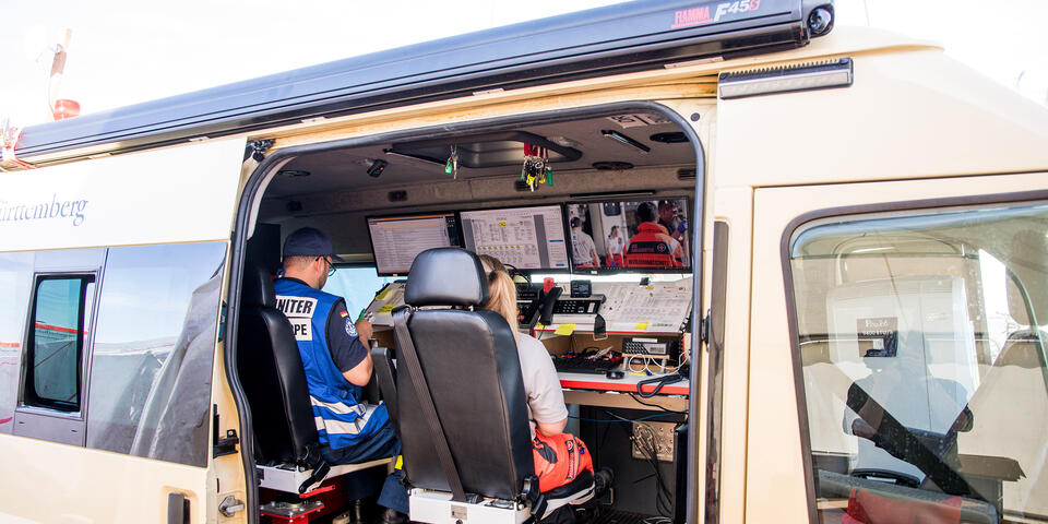 Blick in einen Einsatzleitwagen