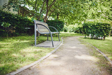 Gartenbank im Garten des Johanniter-Stiftes Wuppertal