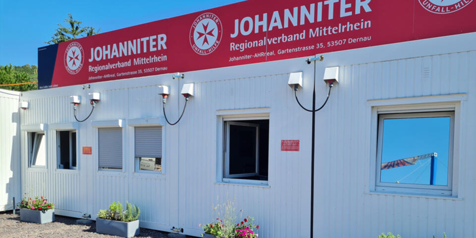 Blumen vor dem Johanniter-Standort Dernau