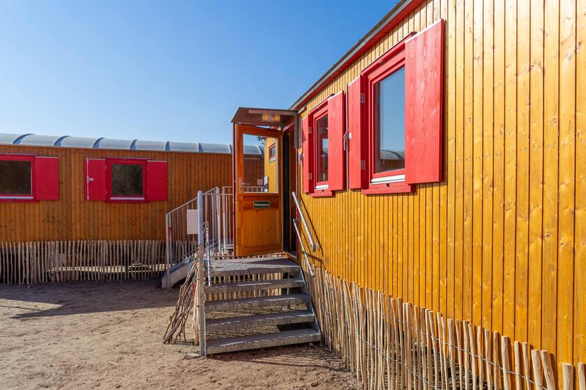 Die mobilen Wagen des Naturkindergartens Oststeinbek der Johanniter.