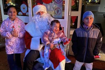 Der Nikolaus mit Kindern