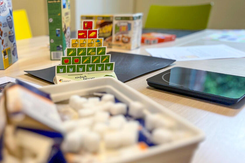 Wie viel Zucker steckt eigentlich in den beliebten Frühstückscerealien und sind diese überhaupt gesund? Das und vieles mehr war Thema beim Ernährungsworkshop im Johanniter-Wohnhaus für der Kinder und Jugendliche in Lübeck.