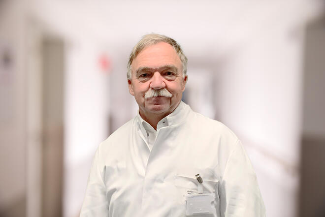 Prof. Dr. Steuer, Chefarzt Abt. Orthopädie und Unfallchirurgie im Waldkrankenhaus