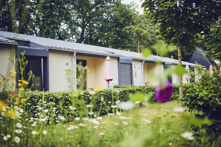 Blick auf die Terrassen der Gästezimmer im Johanniter-Hospiz in Bremen
