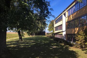 Rückansicht Schulhaus Johanniter-Kinderhort "Wirbelwind"