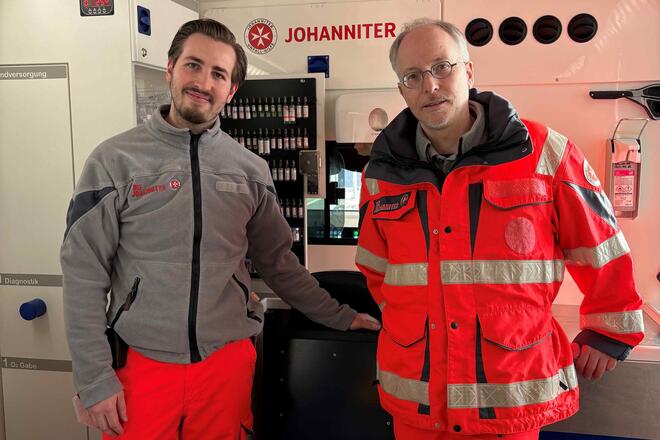 Tom Hilger (Johanniter Notfallsanitäter) und Matthias Gastel (Mitglied des Bundestages)