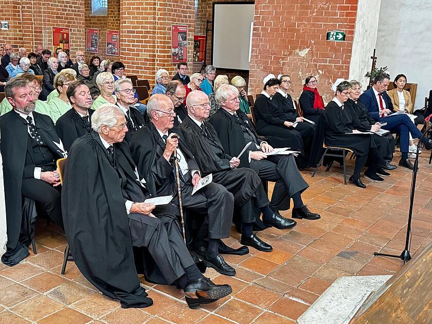 Festgemeinde in der Kirche