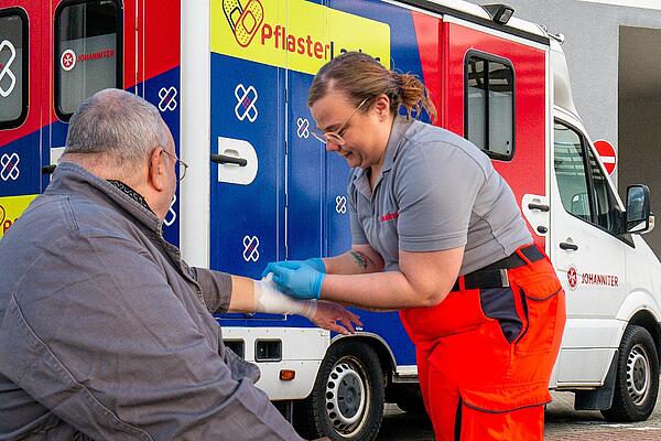 Der Pflasterlaster bringt medizinische Hilfe zu wohnungslosen Menschen auf die Straße - anonym, kostenlos und auf Augenhöhe.