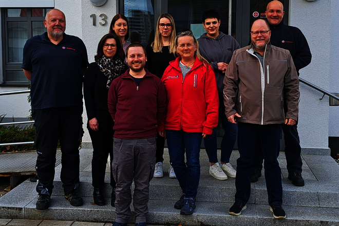 Bild zeigt die neun gewählten Mitglieder der Mitarbeitervertretung