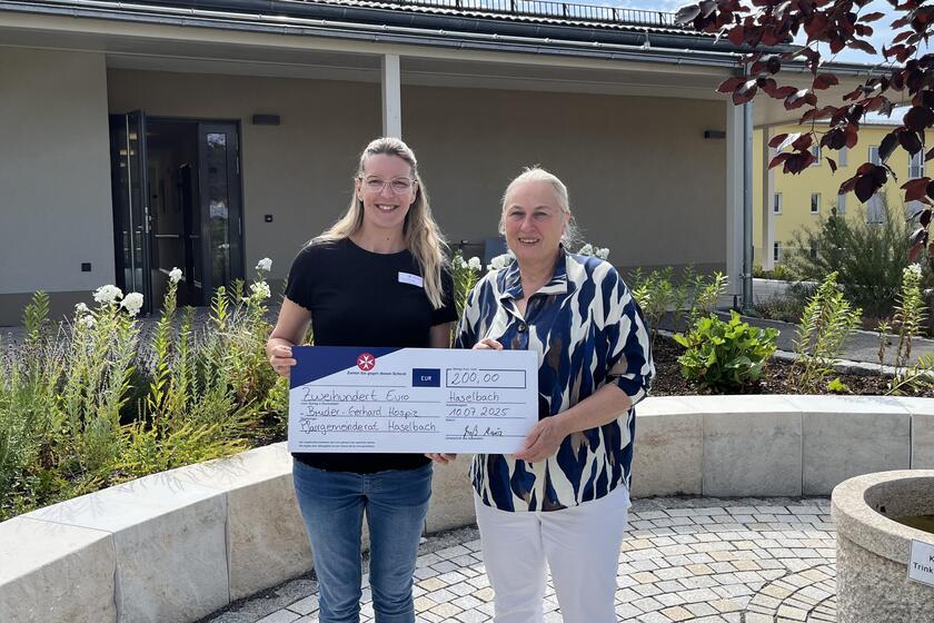 Hospizleitung Katharina Salbeck bedankte sich sehr herzlich für die großzügige Spende.