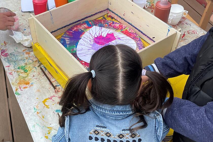 Die Kinder hatten sehr viel Spaß mit den Farben.