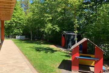 Garten mit Spielbereich Johanniter-Kinderkrippe "medbo-Spatzennest"