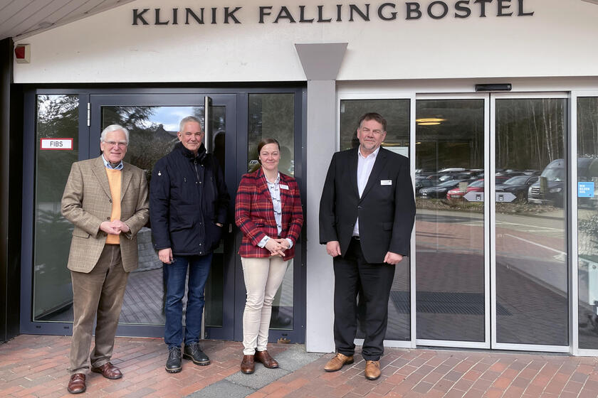 Hubertus Greiner, Manfred Eickholt, Dörthe Gallus und Wilfried Bissel bei dem gemeinsamen Termin in der Reha Klinik