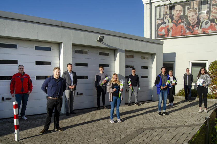 Neue Auszubildende als Notfallsanitäter und Pflegefachkraft