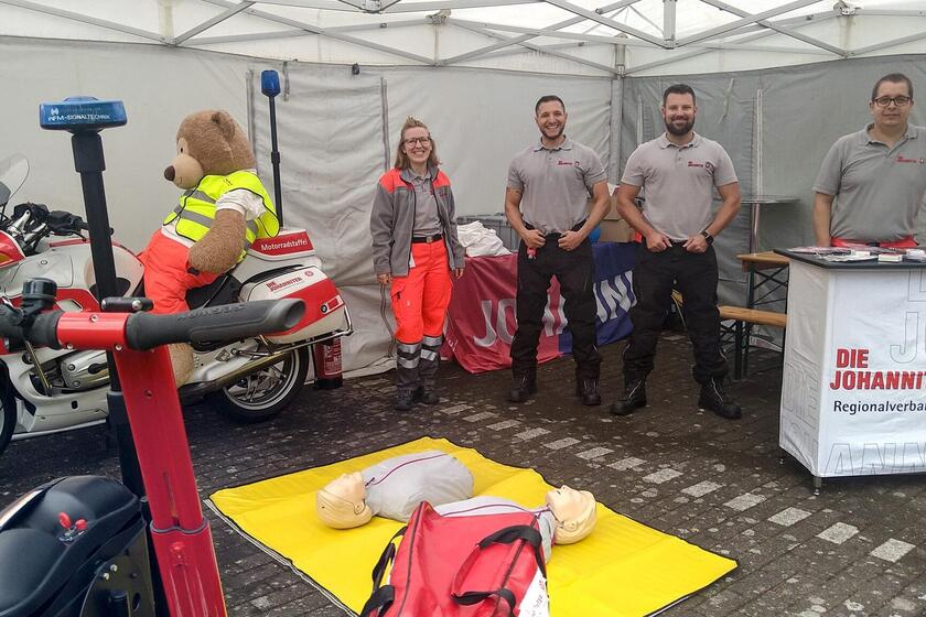 Messestand mit Motorrad