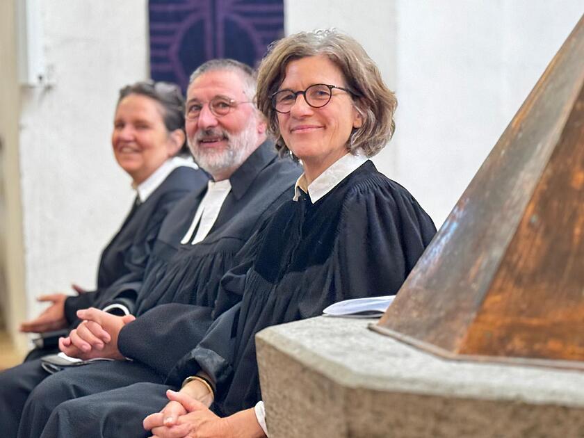 Freuen sich sehr: Landesseelsorgerin Anne Heimendahl (re.), Superintendent Siegfried-Thomas Wisch und Christina Kampf. 