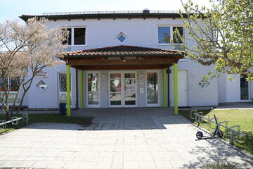 Eingang Johanniter-Kindertagesstätte "Burgspatzen"