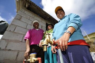 Die neuen Trinkwasserleitungen liefern zukünftig sauberes Wasser direkt aus den natürlichen Quellgebieten.