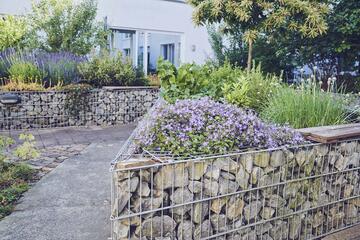 Hochbeet im Garten des Johanniter-Hauses Waibstadt