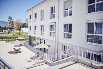 Die Terrasse im Johanniter-Seniorenzentrum Hermaringen
